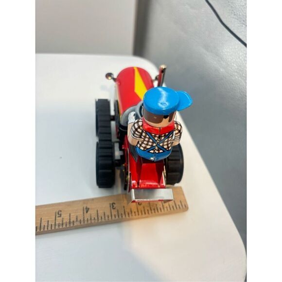 Vintage Wind-Up Tin Toy Tractor – Farmer on Red Crawler with Box – 6” Collectibl - Picture 13 of 15